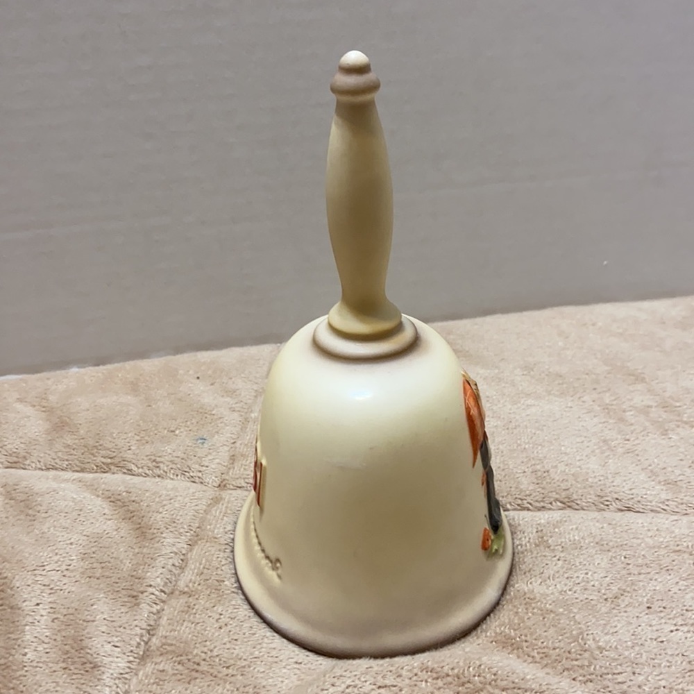 Hummel 1981 “In Tune” Annual Bell - Picture 4 of 10